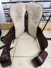 Load image into Gallery viewer, 15” Western Saddle, K&amp;B Saddlery, Iowa -Round Skirt- SQB - Brown