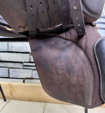 Load image into Gallery viewer, 17 1/2” XW Ideal VSD H&amp;C Cob GP Saddle -Brown- Point &amp; Balance Straps
