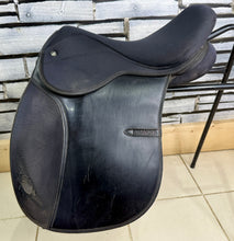 Load image into Gallery viewer, 16 1/2” Wide Thorowgood Maxam Cob GP Saddle - Black