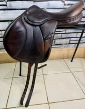 Load image into Gallery viewer, 17” +1.5 (MW) Amerigo Vega Monoflap Jump Saddle - Brown