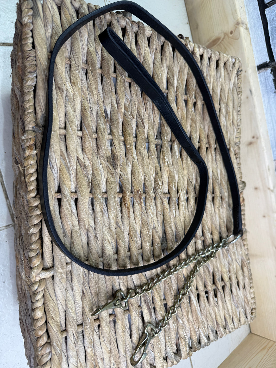 S/H Brass Coupling Chain with Leather In Hand Lead