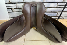 Load image into Gallery viewer, 17 1/2” MW Patrick Wilkinson VSD/WH Saddle - Brown
