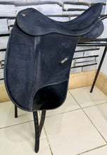 Load image into Gallery viewer, 16” MW/Changeable Gullet Wintec Isabell Werth Dressage Saddle - Black