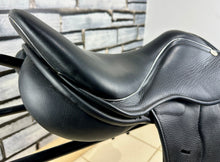 Load image into Gallery viewer, 17 1/2” Wide Saddles Direct Precision Hunter Jump Saddle - Black