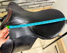 Load image into Gallery viewer, 16 1/2” 32/Wide Stubben Dressage Saddle - Brown