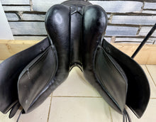 Load image into Gallery viewer, 16 1/2” Medium Farrington Burford Event GP Saddle - Black