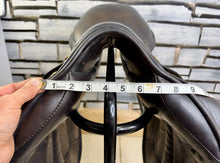 Load image into Gallery viewer, 17” MW Black Country Vinici Monoflap Jump Saddle - Brown - Flocked Close Contact