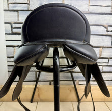 Load image into Gallery viewer, 17” M/Changeable Gullet Wintec 500 Dressage Saddle - Black
