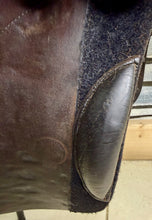 Load image into Gallery viewer, 17” Wide Hampton Grandee Jump/GP Saddle - Brown