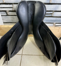 Load image into Gallery viewer, 16” Medium (33) Prestige John Whitaker Junior Pony Jumping Saddle - Black
