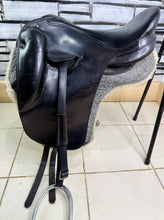 Load image into Gallery viewer, 17 1/2” Wide Orthoflex Panel Saddle - Black