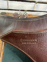 Load image into Gallery viewer, 46”/115cm Devoucoux Elasticated Leather Stud/Jumping Stud Girth-Brown - Soft Padding