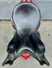 Load image into Gallery viewer, 17 1/2” Wide Ideal International Event Saddle - Black