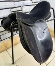 Load image into Gallery viewer, 17” XXW Thorowgood Maxam GP Saddle - Black - Extra Extra Wide -
