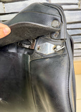 Load image into Gallery viewer, 17 1/2” Medium Albion Platinum Ultima Genesis Dressage Saddle - Black