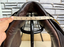 Load image into Gallery viewer, 17” Medium Woodseaves WH Saddle - Brown