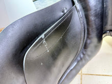 Load image into Gallery viewer, 16 1/2” Medium Farrington Burford Event GP Saddle - Black
