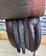 Load image into Gallery viewer, 17 1/2” 30.5/MW Stubben Parzival WH Saddle -Brown- Show Hack/ROR