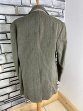 Load image into Gallery viewer, Gents Caldene Keepers Tweed Hunt Coat - Size 42