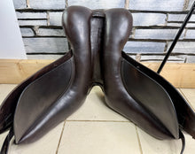 Load image into Gallery viewer, 17” MW Spalding Britannica Cadence Dressage Saddle - Brown