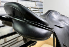 Load image into Gallery viewer, 17” Medium/Changeable Gullet Bates Caprilli Jump Saddle - Black