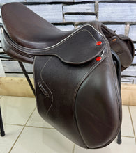 Load image into Gallery viewer, 17” MW/Wide Whitaker Madrid Jump Saddle - Brown