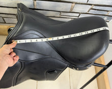 Load image into Gallery viewer, 17” on 16 1/2” Panels Wide Winners Circle GP/Jump Cob Saddle - Black