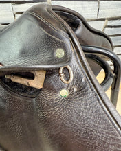 Load image into Gallery viewer, 16 1/2” Medium Nelson Pessoa Jump Saddle - Black
