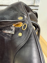 Load image into Gallery viewer, 17 1/2” Wide Eric Thomas Close Contact Jump Saddle - Black