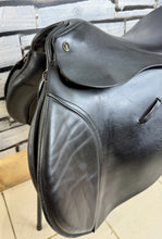 Load image into Gallery viewer, 17” MN GFS Medium-Narrow English GP Saddle - Black