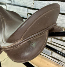 Load image into Gallery viewer, 15 1/2” MW/Changeable Gullet Wintec Pony GP Saddle - Brown