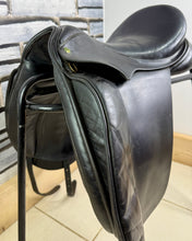 Load image into Gallery viewer, 17 1/2” MW Ideal/Crown Toshina Dressage Saddle - Black