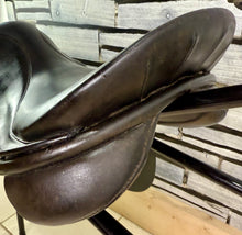 Load image into Gallery viewer, 16 1/2” Medium Farrington Burford Event GP Saddle - Black