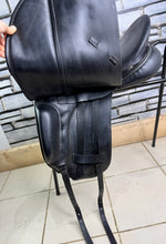 Load image into Gallery viewer, 17 1/2” MW LH Albion SLK Dressage Saddle - Black