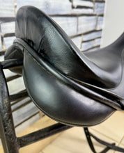Load image into Gallery viewer, 17 1/2” Medium Spalding Britanica Elite Dressage Saddle - Black