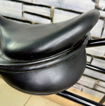 Load image into Gallery viewer, 17” Medium/Changeable Gullet Bates Caprilli Jump Saddle - Black