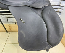 Load image into Gallery viewer, 18” XW/Changeable Gullet Wintec 2000 GP Saddle - Black