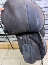 Load image into Gallery viewer, 17 1/2” Wide/Changeable Gullet Wintec GP Saddle - Black - Flocked - Lightweight