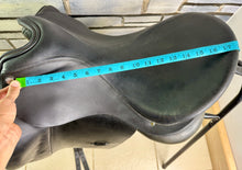 Load image into Gallery viewer, 17 1/2” Medium Albion Platinum Ultima Genesis Dressage Saddle - Black