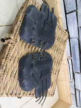 Load image into Gallery viewer, S/H Sabre English Leather Tendon/Support Boots - Black - Full