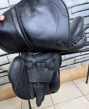 Load image into Gallery viewer, 17” on 16 1/2” Panels Wide Winners Circle GP/Jump Cob Saddle - Black