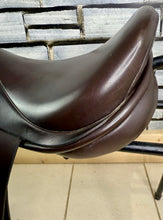 Load image into Gallery viewer, 17” Wide-XW Ideal H&amp;C Cob GP/WH Saddle - Brown