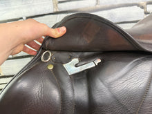 Load image into Gallery viewer, 17 1/2” Medium Silhouette MonoFlap Jump Saddle - Brown