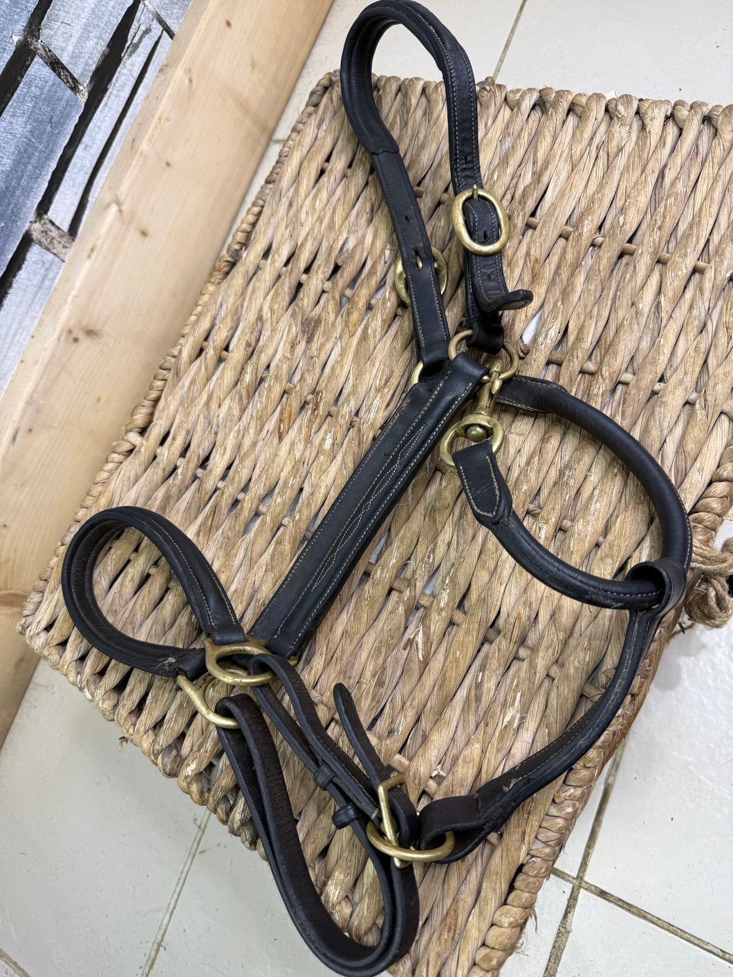 S/H Padded Leather Clip Headcollar -Black/Brass- Full