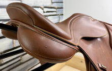 Load image into Gallery viewer, 16 1/2” MW/Changeable Gullet Wintec Jump Saddle - Tan