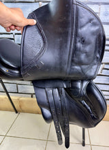 Load image into Gallery viewer, 17 1/2” MW Albion K2 Jump Saddle - Black -Big Blocks- Mega Comfy