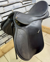 Load image into Gallery viewer, 17 1/2” MW/Changeable Gullet Wintec GP Saddle - Black - Lightweight