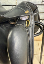 Load image into Gallery viewer, 17 1/2” Wide Stride Free Elite Dressage Saddle - Black