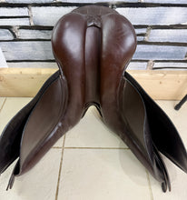 Load image into Gallery viewer, 17 1/2” MW Ideal Working Hunter Saddle - Brown