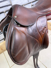 Load image into Gallery viewer, 17 1/2” MW Devoucoux Chiberta O Jump Saddle - Brown